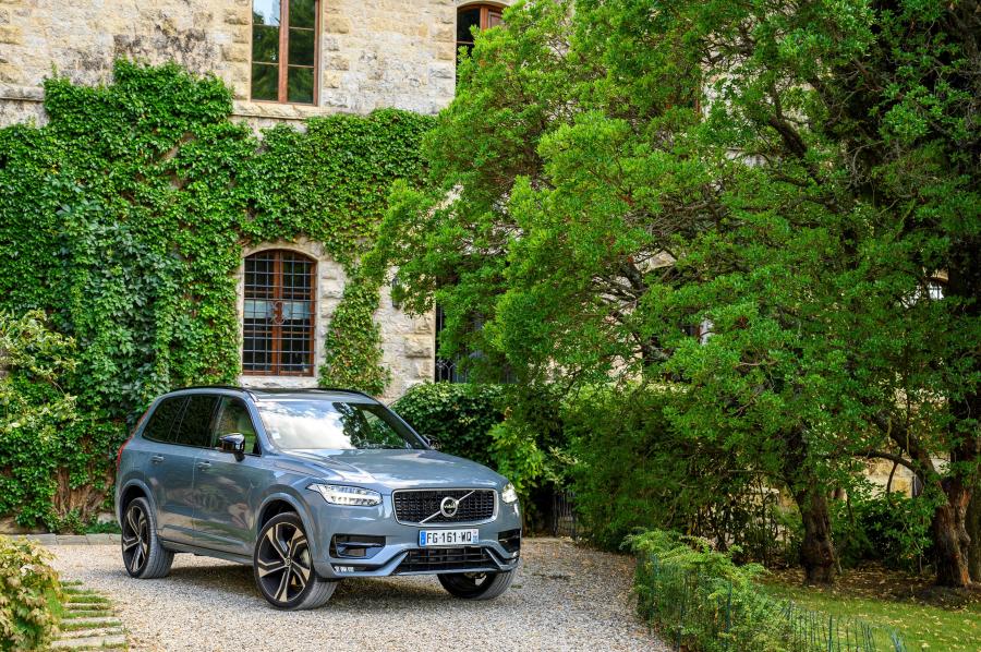  Volvo XC90 B5 R-Design 2019 года  (WW) (фото 1 из 16)